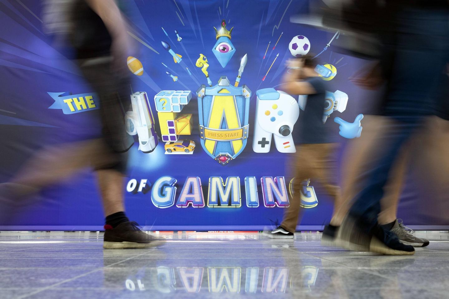 Besucher der weltgrößten Computerspielmesse Gamescom 2019 in Köln. Pandemiebedingt findet die Messe seitdem nur noch virtuell statt