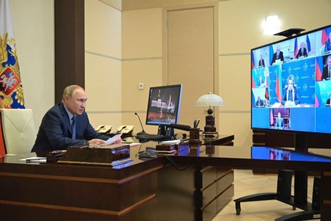 Russlands Präsident Wladimir Putin in einer Videokonferenz mit dem Sicherheitsrat.