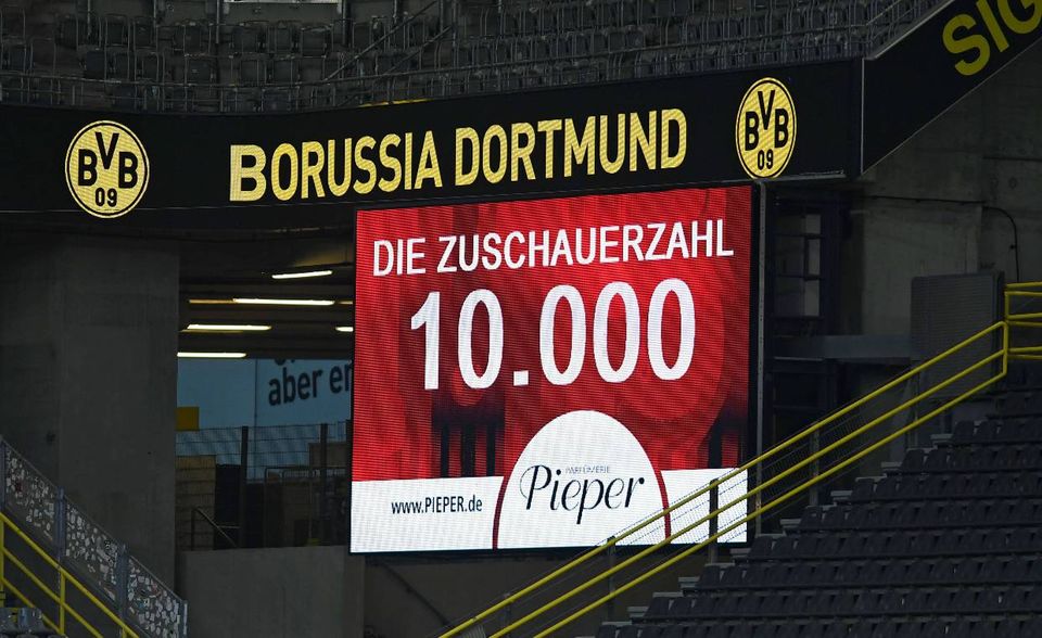 #6 Sonstige Dienstleister Die sonstigen Dienstleister, zu denen neben Sport, Kultur und Unterhaltung auch die Kreativwirtschaft zählt, wuchs leicht um 0,6 Prozent. Das verschleiert allerdings ein wenig, wie stark die Pandemie die Branche noch im Würgegriff hat. Vergleicht man die Wirtschaftsleistung 2021 mit dem Vorkrisenniveau, lag die preisbereinigte Bruttowertschöpfung den Angaben zufolge noch 9,9 Prozent darunter. Das BIP war in dem Bereich 2020 um 10,5 Prozent eingebrochen, der stärkste Rückgang in den sieben Branchen.