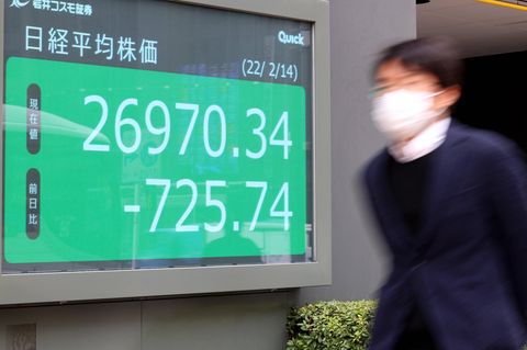 Die Kurse an den Börsen wie hier in Tokio sind eingebrochen