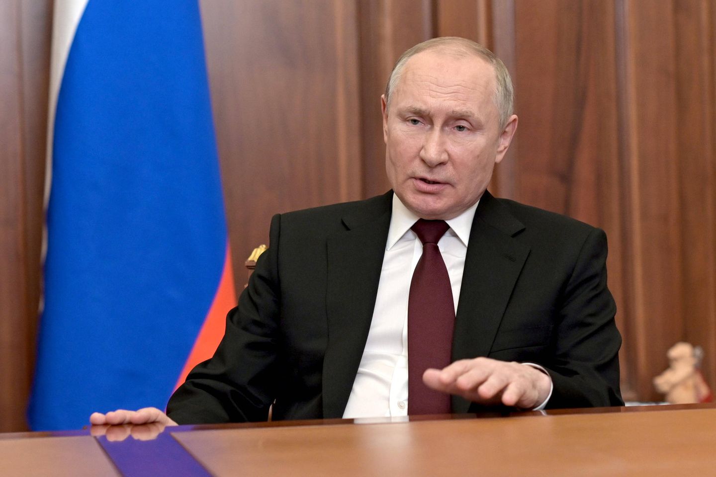 Der russische Präsident Putin erkennt die Separatistengebiete im Osten der Ukraine an