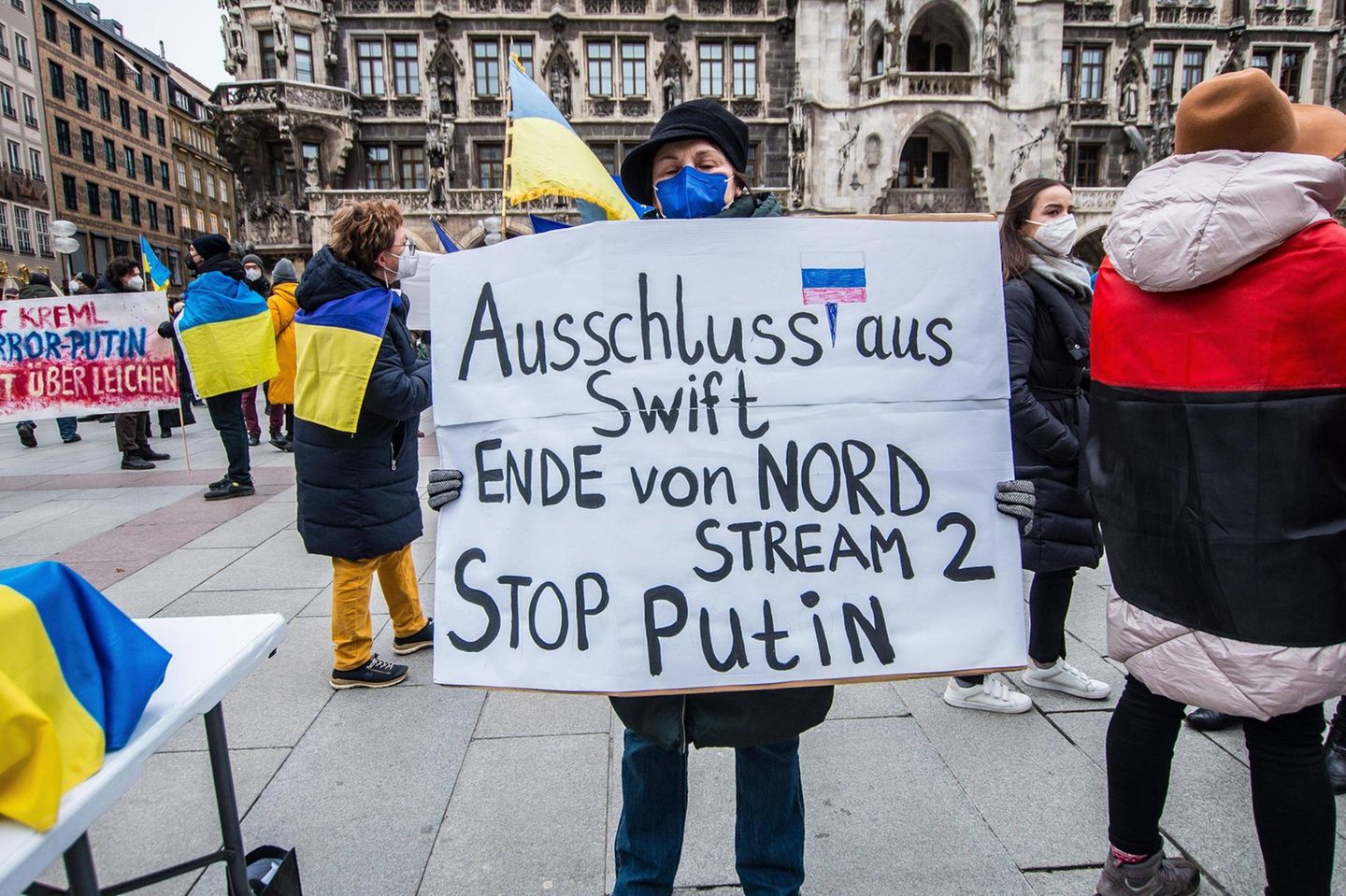 Demonstranten in München forderten schon Anfang Februar harte Sanktionen gegen Russland