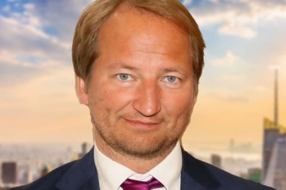 Peter Seppelfricke lehrt Finanzwirtschaft an der Hochschule Osnabrück. Er ist zugleich Gründer und Geschäftsführer der Value Investor Research GmbH