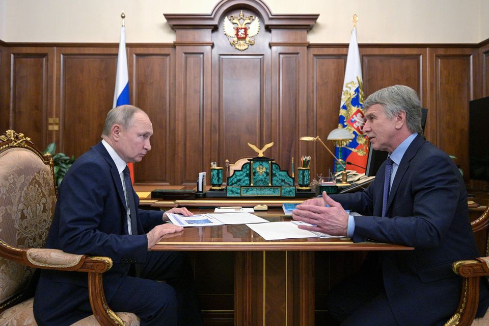 Leonid Michelson (r.) erfreut sich der Gunst des russischen Präsidenten