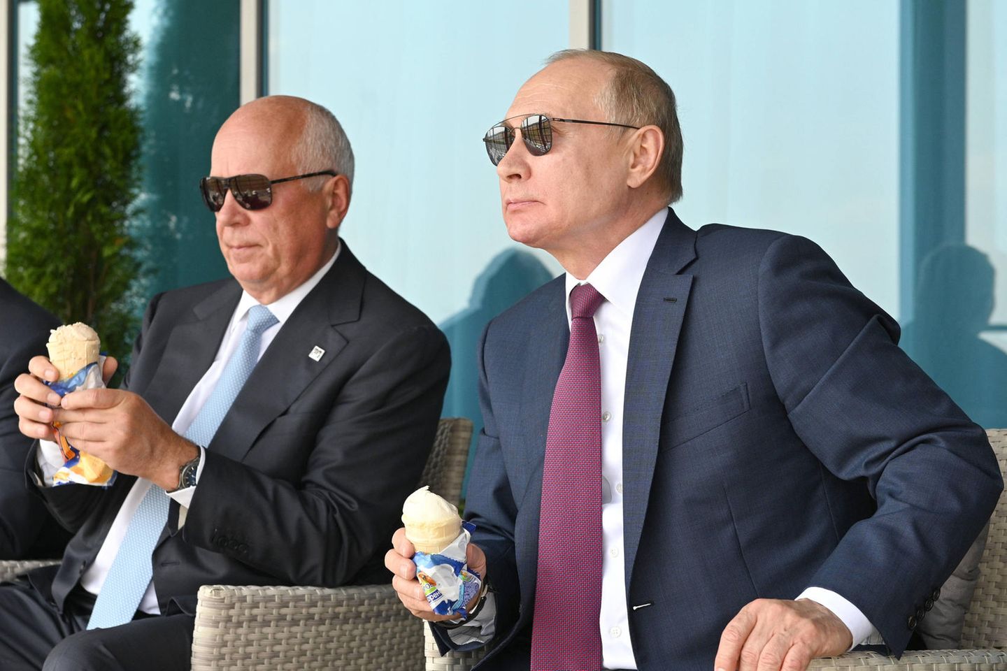 Putin und Sergei Chemezov, ein einflussreicher Unternehmer, der bereits seit 2014 auf der US-Sanktionsliste steht.
