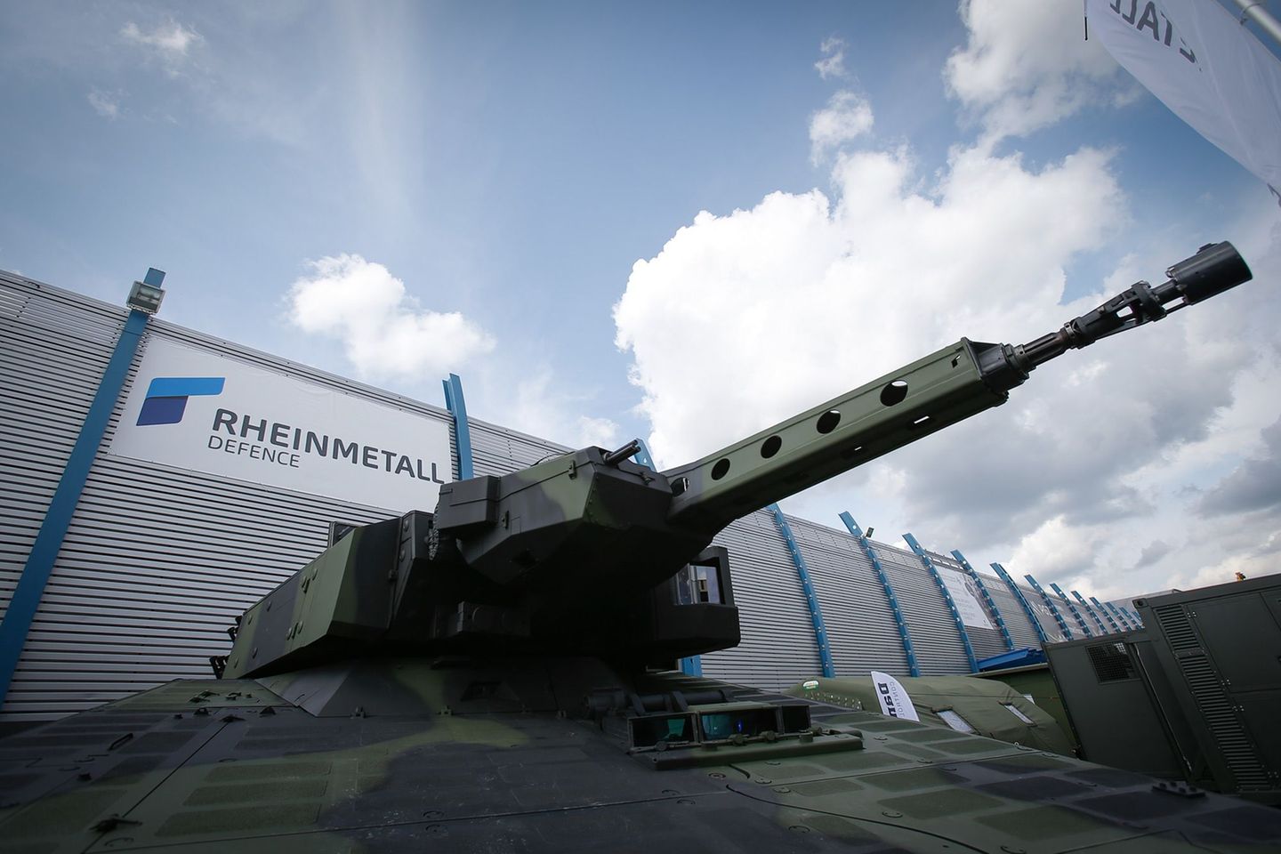 Für die Rheinmetall-Aktie ging es am Montag steil nach oben