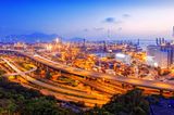 In Hongkong wurden ebenfalls etwas weniger Waren umgeschlagen als im Vorjahr. Die Bilanz des Hafens der chinesischen Sonderverwaltungszone sank demnach von 18,4 auf 18 Millionen Tonnen.