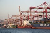 Corona stoppte auch im größten Hafen der Republik Korea das Wachstum. In Busan wurden laut dem Hafen Hamburg 2020 rund 21,8 Millionen Tonnen Waren umgeschlagen. 2019 hatte sich die Bilanz noch auf 22 Millionen Tonnen belaufen.
