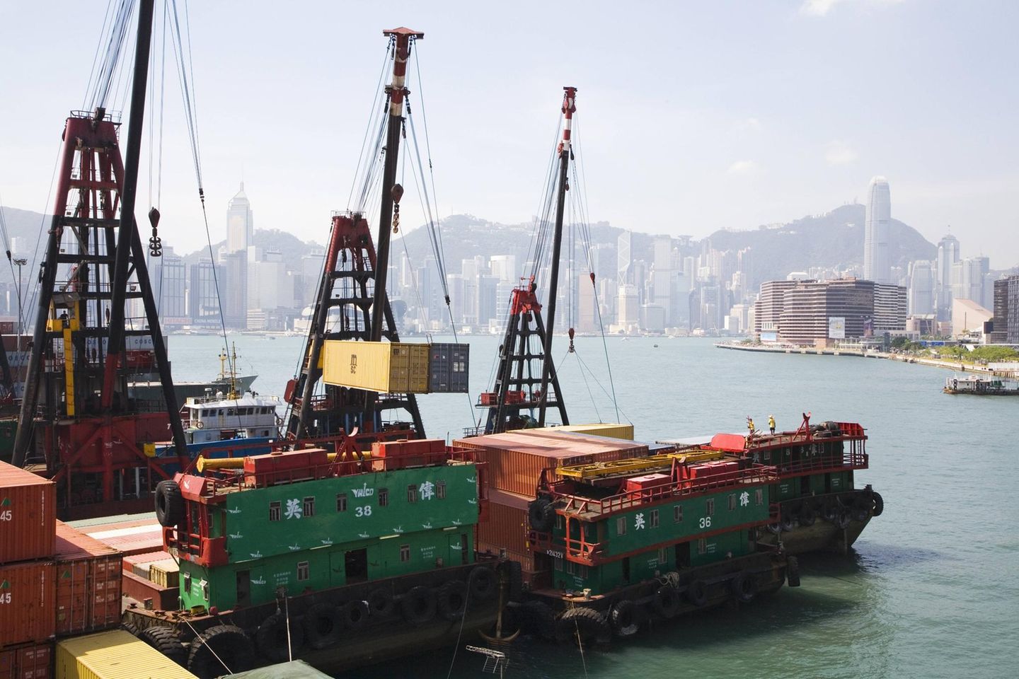 Hongkong konnte hingegen während der Pandemie leicht wachsen. UNCTAD meldete ein Plus von 1,8 Prozent auf 205,1 Millionen BRZ. Insbesondere riesige Containerschiffe und Massengutfrachter sind in der chinesischen Sonderverwaltungszone registriert. Sie kam mit durchschnittlich 75.457 BRZ pro Schiff in der Spitzengruppe auf Platz zwei.