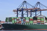Afrika spielt eine wichtige Rolle für die Handelsrouten zwischen Asien und Europa. China hat deshalb früh strategische Partnerschaften mit Ländern auf dem Kontinent geschlossen und auch in maritime Infrastruktur investiert, unter anderem in Liberia. Der Staat an der westafrikanischen Atlantikküste lockt zudem mit günstigen Steuern. Das alles sorgte 2021 für einen Boom bei den Registrierungen. UNCTAD meldete ein Plus von 8,9 Prozent auf 300,1 Millionen BRZ. Das war der größte Anstieg in den Top 15. In keinem Land der Welt waren zudem im Durchschnitt so große Schiffe gemeldet wie in Liberia (76.126 BRZ).