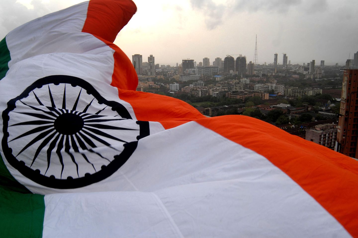 Indien hatte gleich zwei Gründe, der Resolution nicht zuzustimmen. Das Land will sich von China entkoppeln, dafür ist Russland als Partner nahezu unverzichtbar. Außerdem will Indien seine Waffenlieferungen aus Russland nicht gefährden.