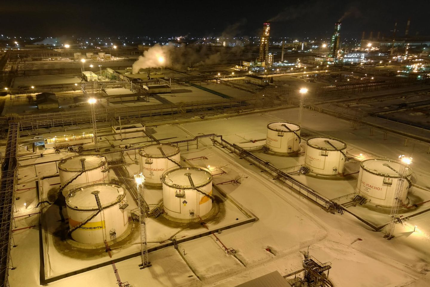 Öltanks einer Rosneft-Raffinerie südwestlich der russischen Stadt Samara