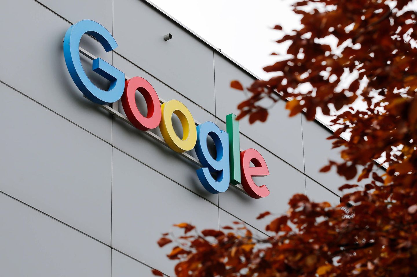 Google stellte als Reaktion auf den russischen Einmarsch  sein Werbegeschäft in Russland ein. Konkret bedeutet das, dass keine Onlineanzeigen mehr für die Suchmaschine, Youtube und Partnerfirmen verkauft werden.