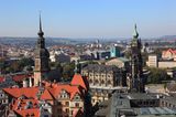 EY zählte 2021 bundesweit 1160 Finanzierungsrunden. 33 Abschlüsse entfielen auf Sachsen. Dass dies in Deutschland für Platz acht reichte, verdeutlicht die Dominanz der beiden Spitzenreiter dieser Liste. Sachsen rangierte vor Rheinland-Pfalz (16 Deals) und Brandenburg (neun Abschlüsse). Die übrigen sechs Bundesländer kamen zusammen auf 28 Finanzierungsrunden – sechs weniger als im Vorjahr. Gemessen am eingesammelten Risikokapital schnitt Sachsen im deutschlandweiten Vergleich besser ab als bei der Zahl der Abschlüsse. 275 Mio. Euro reichten für Platz sechs. 2020 waren es lediglich 77 Mio. Euro in 29 Finanzierungsrunden gewesen.