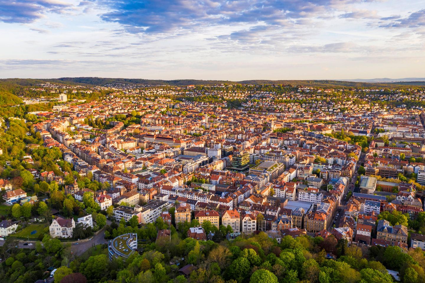 Baden-Württemberg kam auf 73 Finanzierungsrunden. 2020 waren es 34 gewesen. Es flossen rund 599 Mio. Euro, fast viermal mehr als im Vorjahr (155 Mio. Euro). Das war bundesweit der dritthöchste Wert hinter den beiden Spitzenreitern.