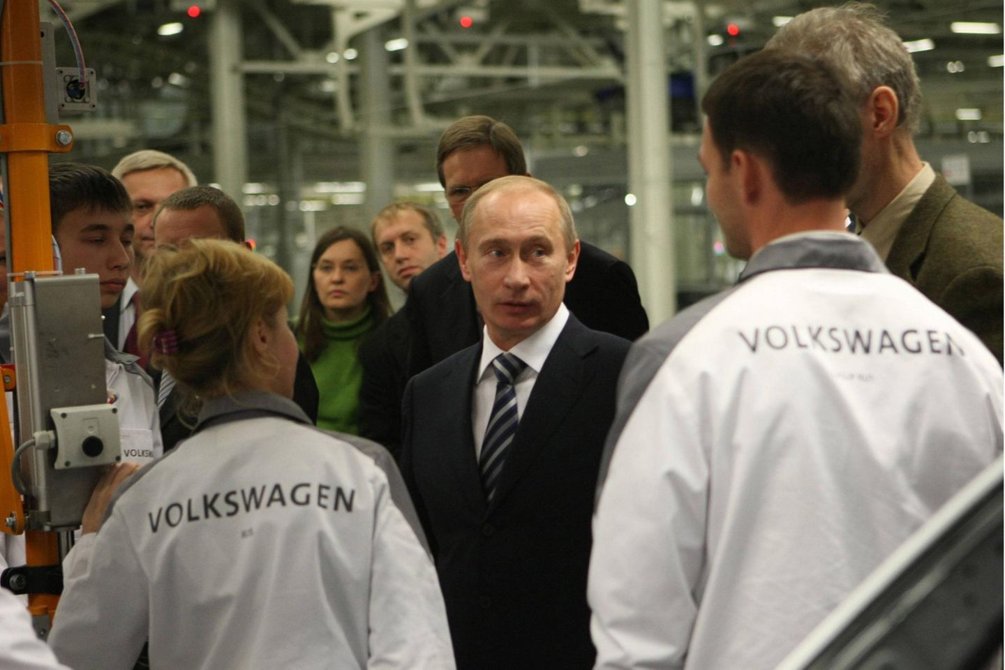 Wladimir Putin 2009 beim Besuch des Volkswagen-Werks in Kaluga