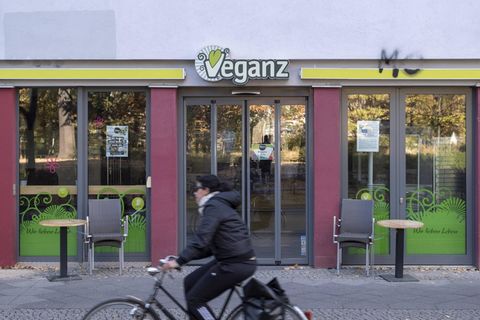 Filiale der veganen Supermarktkette Veganz in Berlin