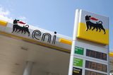 Die Italiener besitzen in Deutschland kein eigenes Raffineriewerk, dafür haben sie drei Beteiligungen an den Standorten Schwedt (8%), Vohburg (20%) und Neustadt (20%). Zusammen kommen die drei Raffinerien auf eine Rohölverarbeitung von 21,8 Millionen Tonnen pro Jahr.