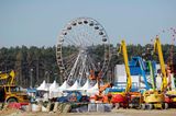 Es ist das ganz große Spektakel, mehr Festival als Besichtigung. Im Oktober 2021 öffnet die Gigafactory ihre Türen für die Öffentlichkeit – zumindest für 9000 Menschen, die ein Ticket bekommen haben. Es gibt ein Riesenrad, Streetfood und Freibier.