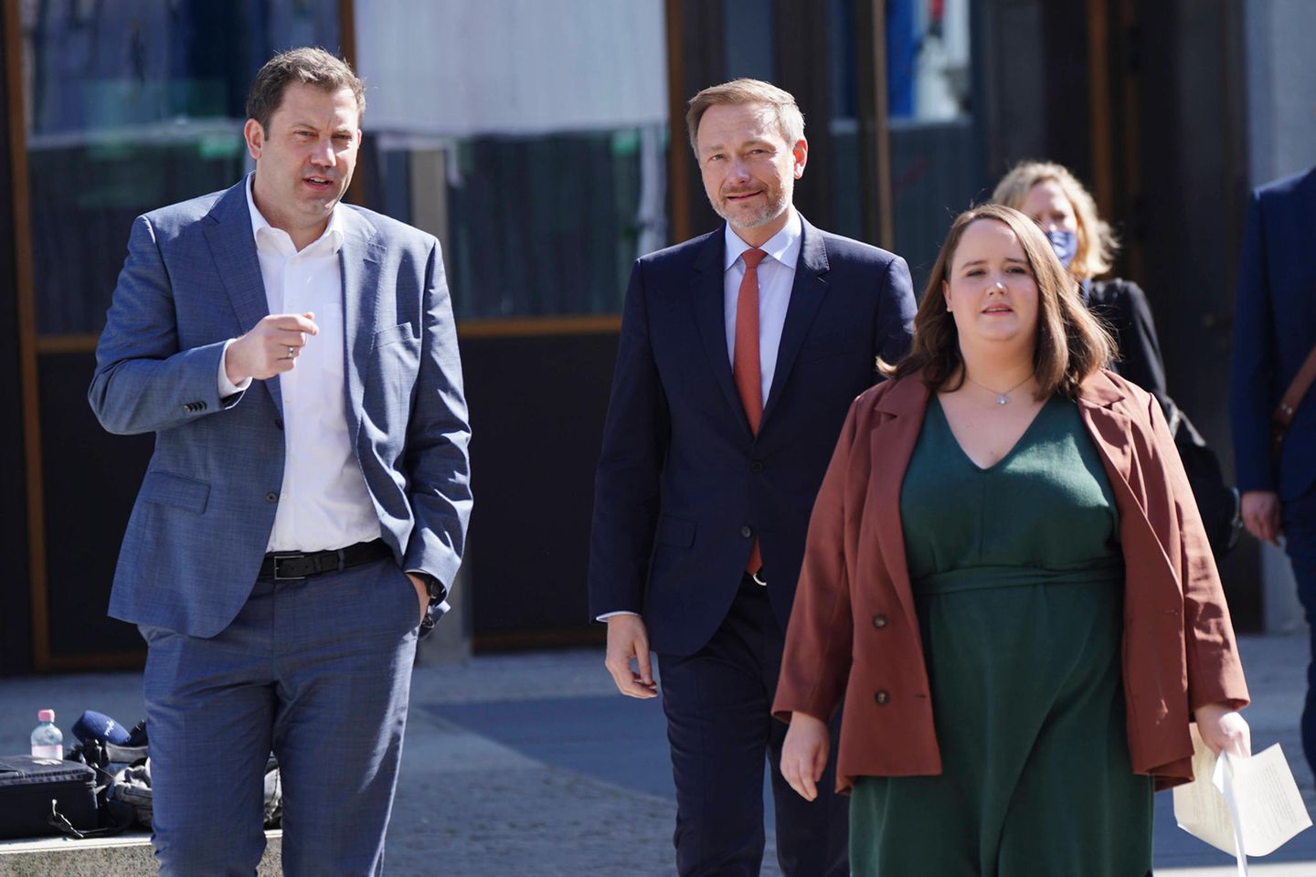 Die drei Parteichefs Lars Klingbeil (SPD), Christian Lindner (FDP) und Ricarda Lange (Grüne) verkündeten am Vormittag den Kompromiss