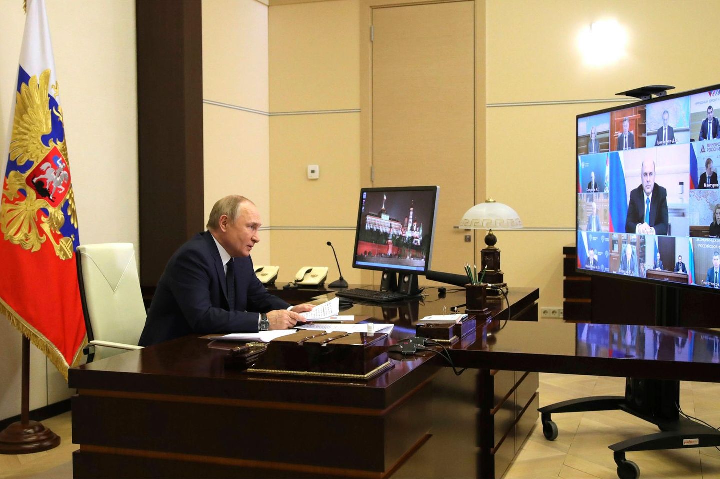 Russlands Präsident Putin konferiert am 24. März mit seinem Kabinett