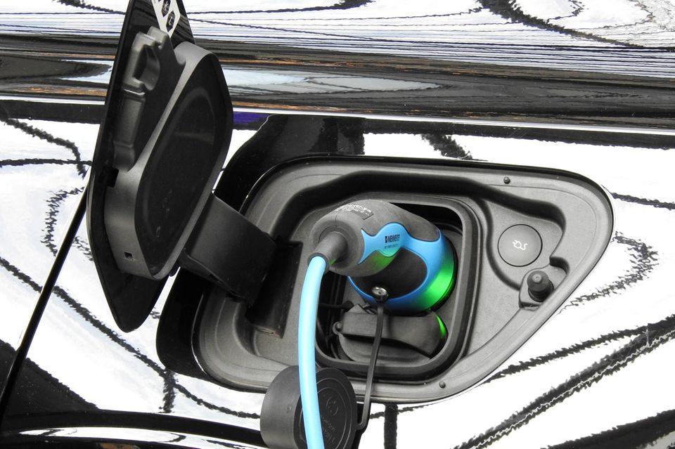 E-Autos gewinnen angesichts der steigenden Spritpreise an Beliebtheit.