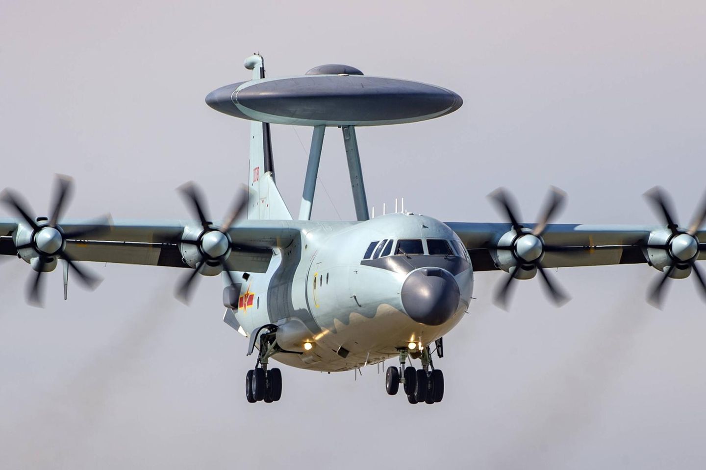 Die China Electronics Technology Group Corporation (CETC) liefert Nachrichtentechnik und Datenverarbeitung an militärische und zivile Kunden. SIPRI konnte die Geschäftszahlen des chinesischen Staatskonzerns nur schätzen. Die Analysten gingen davon aus, dass sich der Umsatz mit Rüstungsgütern 2020 auf 14,6 Mrd. US-Dollar belief (43 Prozent des Gesamtgeschäfts). CETC kam damit wie im Vorjahr auf Platz neun. Das Radarsystem des Frühwarnflugzeugs vom Typ Kongjing stammt von CETC.