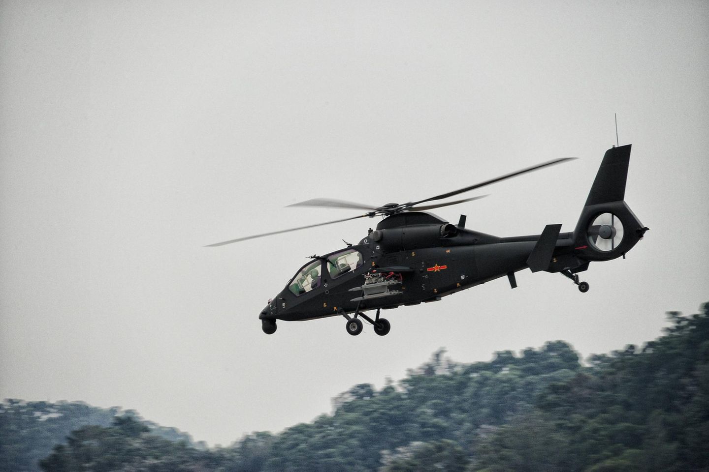 Einen Platz verschlechtert hat sich hingegen AVIC (Aviation Industry Corporation of China). Der staatliche Rüstungs- und Flugzeugkonzern setzte demnach knapp 17,0 Mrd. US-Dollar (25 Prozent des Umsatzes) mit Militärgütern um. Das Unternehmen konstruiert unter anderem Kampfhubschrauber vom Typ Harbin.