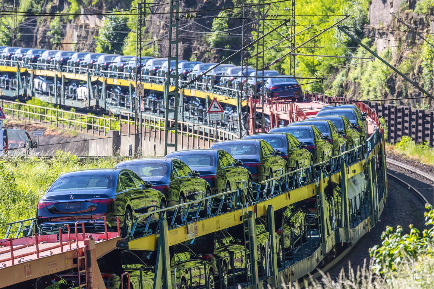 Deutsche Autos waren 2021 in Russland besonders gefragt. Importeure zahlten für Kraftwagen und Kraftwagenteile fast ein Drittel mehr (31,8 Prozent) als im Vorjahr. Diese Warengruppe schloss mit 4,4 Milliarden Euro auf Platz zwei.