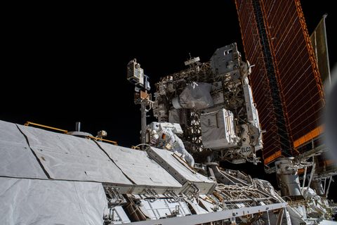 Für den Bau der Raumstation ISS waren mehr als 40 Weltraumfahrten erforderlich.