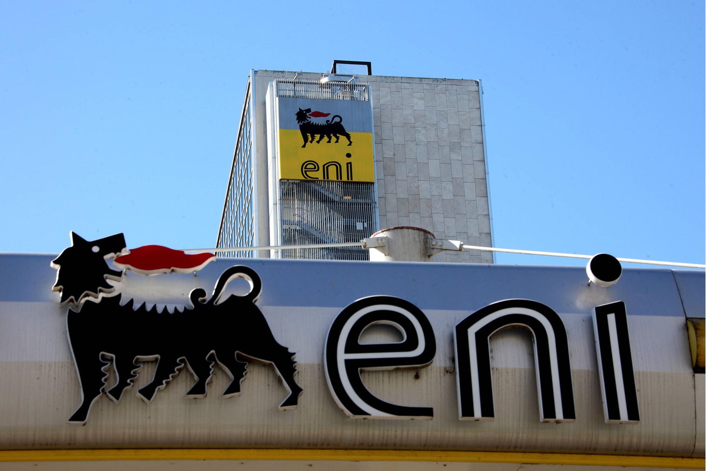 Auf 10,8 Mrd. Kronen belief sich das Investment Oslos in Eni. Der Fonds kontrollierte zuletzt 2,4 Prozent des Mineralöl- und Energiekonzerns aus Rom. Eni steht für „Ente Nazionale Idrocarburi“ (Nationale Körperschaft für Kohlenwasserstoffe).