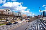 Die zweitkürzesten Pkw-Wege hatten laut der Untersuchung die Hamburger. Sie kamen auf durchschnittlich 10.318 Kilometer. Auf Platz 14 folgte als letzter Stadtstaat Bremen mit 10.909 Kilometer.