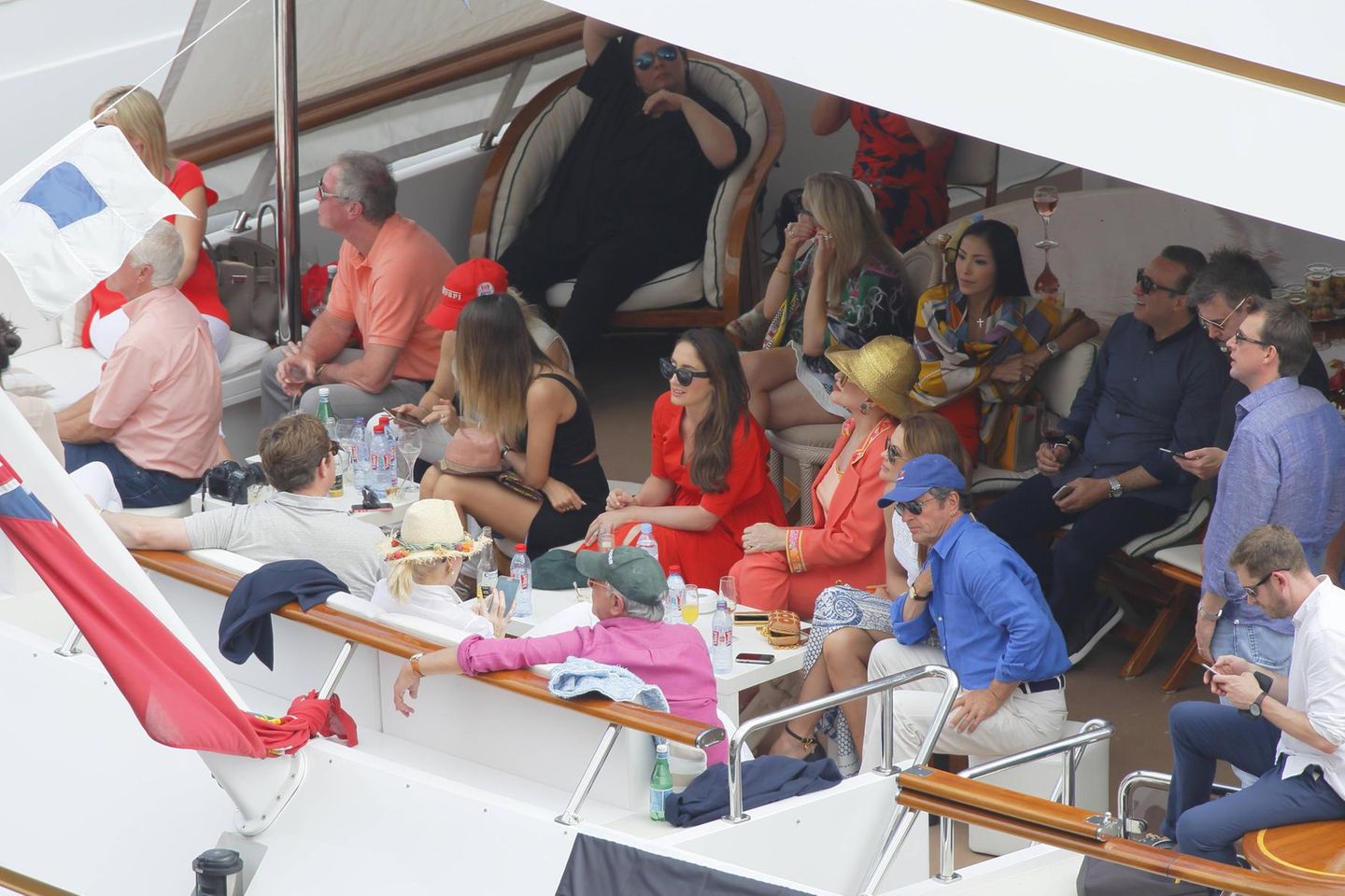 Zuschauer an Bord einer Yacht beim Formel-1-Rennen in Monaco