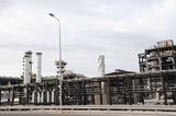 Zwei der zehn weltweit größten LNG-Terminals liegen auf dem afrikanischen Kontinent. Nummer neun war 2021 laut Statista Arzew-Béthioua in Algerien. Die Anlage befindet sich in der Stadt Béthioua (früher: Arzew) im Nordwesten des Landes. Dort wurden den Angaben zufolge zuletzt 20,8 Mio. Tonnen Flüssiggas pro Jahr umgeschlagen. In Béthioua finden sich viele Gaspipelines und petrochemische Anlagen.