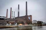 Die Volkswagen AG lag Ende 2021 auf Platz zehn der wertvollsten Investments des norwegischen Pensionsfonds in Deutschland, wie aus der Datenbank der Norges Bank hervorgeht. Der Fonds hielt nach eigenen Angaben 1,06 Prozent der Anteile und 0,01 Prozent der Stimmrechte an dem größten deutschen Autobauer. Der Marktwert der Aktien belief sich demnach auf 9,4 Mrd. Kronen. Weltweit lag Volkswagen damit auf Rang 166 der größten Investments.