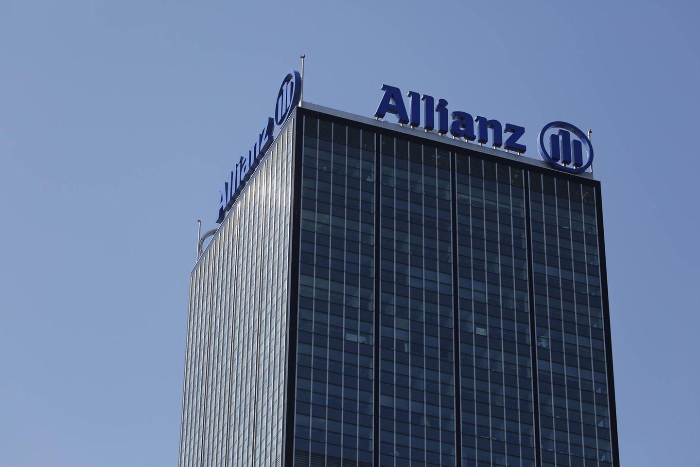 In den deutschen Top 10 fand sich 2021 nur ein Unternehmen des Finanzsektors. Es war die Allianz SE auf Platz vier (weltweit: Rang 77). Der Marktwert der 2,04 Prozent Anteile und Stimmrechte belief sich laut offiziellen Angaben auf 17,4 Mrd. Kronen.