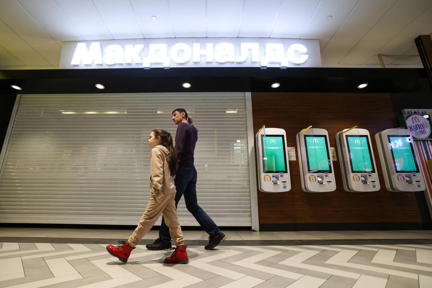 McDonalds zog sich infolge des Angriffskrieges aus Russland zurück. Für Duma-Sprecher Wjatscheslaw Wolodin kein Problem: „Morgen wird es nicht mehr McDonald's geben, sondern Onkel Wanja"