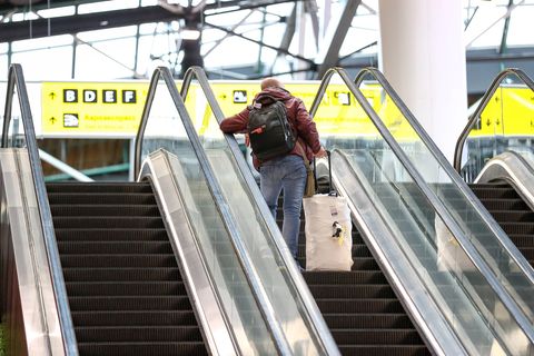 Flughafen Moskau: Zahlreiche Russen verlassen das Land – und folgen damit ihren früheren Arbeitgebern