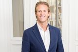 Ferry Heilemanns Karriere gehört wohl zu den wildesten Gründungsgeschichten, die die Start-up-Szene zu bieten hat. Der studierte Betriebswirt startete 2009 mit seinem Bruder Fabian Heilemann die Gutschein-Plattform Dailydeal. Nur zwei Jahres später verkaufte er die Firma für knapp 110 Mio. Euro an den US-Konzern Google – eine damals astronomisch hohe Summe für ein deutsches Start-up. Anfang 2013 kauften die Gründer ihr Unternehmen wieder zurück, bauten es um und veräußerten es schließlich ein zweites Mal an einen deutschen Konkurrenten. Ab 2016 baute Heilemann dann das Speditions-Start-up Forto mit auf, zog sich dann in der Corona-Pandemie allerdings als CEO zurück, um sich nach eigener Aussage stärker auf den Klimaaktivismus zu konzentrieren.  Mit der gemeinnützigen Organisation Leaders for Climate Action (LFCA) bringt Heilemann seit 2019 führende Köpfe der Digitalwirtschaft zusammen, um für schärfere Klimaschutz-Maßnahmen zu trommeln. Erklärtes Ziel der Initiative ist es, Handlungsspielräume aufzuzeigen und Unternehmen dabei in die Pflicht zu nehmen.
