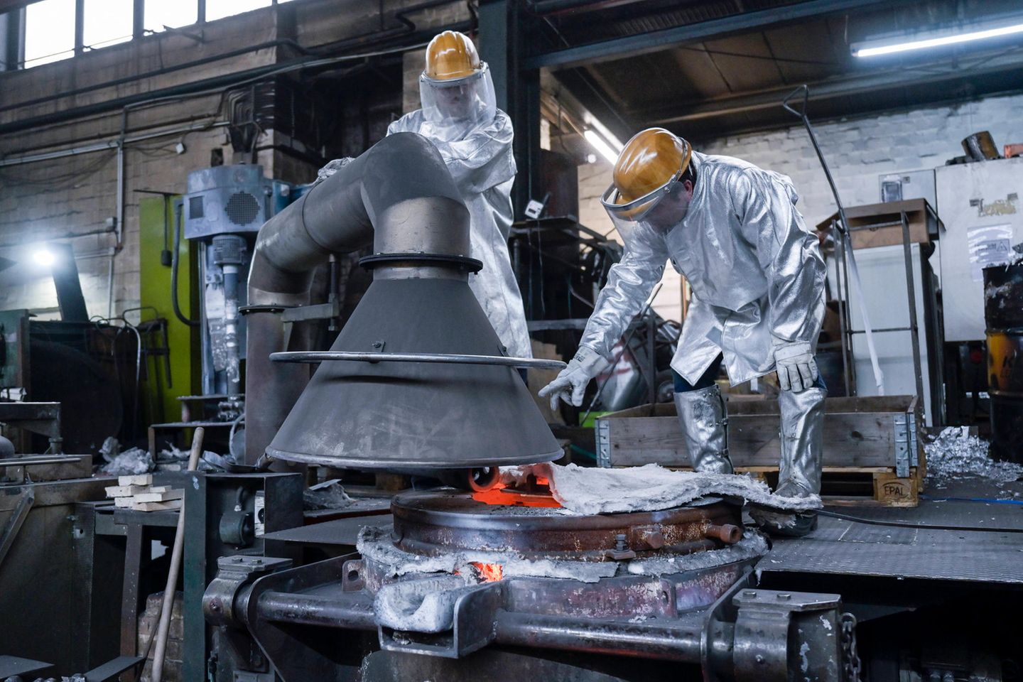 Besonders bei energieintensiven mittelständischen Unternehmen führt der Krieg in der Ukraine zu höheren Kosten