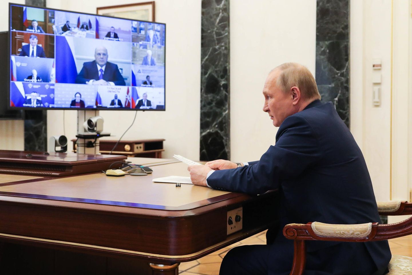 Der russische Präsident Wladimir Putin bei einer Videokonferenz mit Vertretern der Eisen- und Stahlindustrie