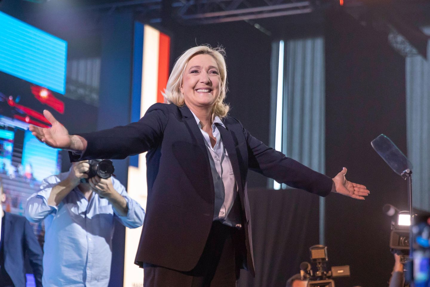 Marine Le Pen will Frankreichs neue Präsidentin werden. Am Sonntag tritt sie in der Stichwahl gegen Amtsinhaber Emmanuel Macron an