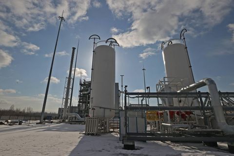 Russland war 2020 laut BP der viertgrößte Exporteur von Flüssigerdgas. Die Bilanz belief sich dem Jahresbericht zufolge auf 40,4 Milliarden Kubikmeter oder 8,3 Prozent der weltweiten Ausfuhrmengen. Das waren 3,1 Prozent mehr als im Vorjahr und dreimal mehr als 2010 (13,5 Milliarden Kubikmeter).
