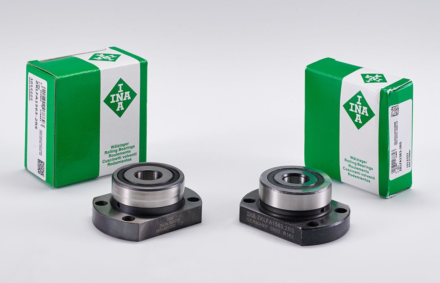 Zweireihiges „INA“-Axial-Schrägkugellager (Schaeffler Technologies AG & Co. KG)  „GIANT kopiert und fälscht schamlos alles: Von Produkten, Verpackungen und den Markennamen renommierter Hersteller wie Schaeffler, über Händlerzertifikate bis hin zu Data Matrix Codes und Bankbestätigungen. Alles, bis auf die Produktqualität. Dabei spielen Präzision und Zuverlässigkeit eine enorme Rolle bei Produkten, die u.a. in Werkzeugmaschinen eingesetzt werden. 3D-Scanning von Klostermann 3D Messtechnik zeigt erhebliche Abweichungen in der Maßhaltigkeit und Fertigungsqualität, mit unvorhersehbaren Folgen je nach Einbausituation. Der Schaden liegt nicht nur bei Schaeffler, sondern auch bei Händlern, die für die minderwertige Qualität haften, und bei Kunden, die die Konsequenzen für Mensch und Maschine (er)tragen müssen. Schaeffler schützt und verteidigt sein geistiges Eigentum daher weltweit sehr konsequent.“ (Links Original, rechts Fälschung) 