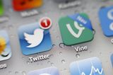 Die Logos von Twitter und Vine auf einem Smartphone