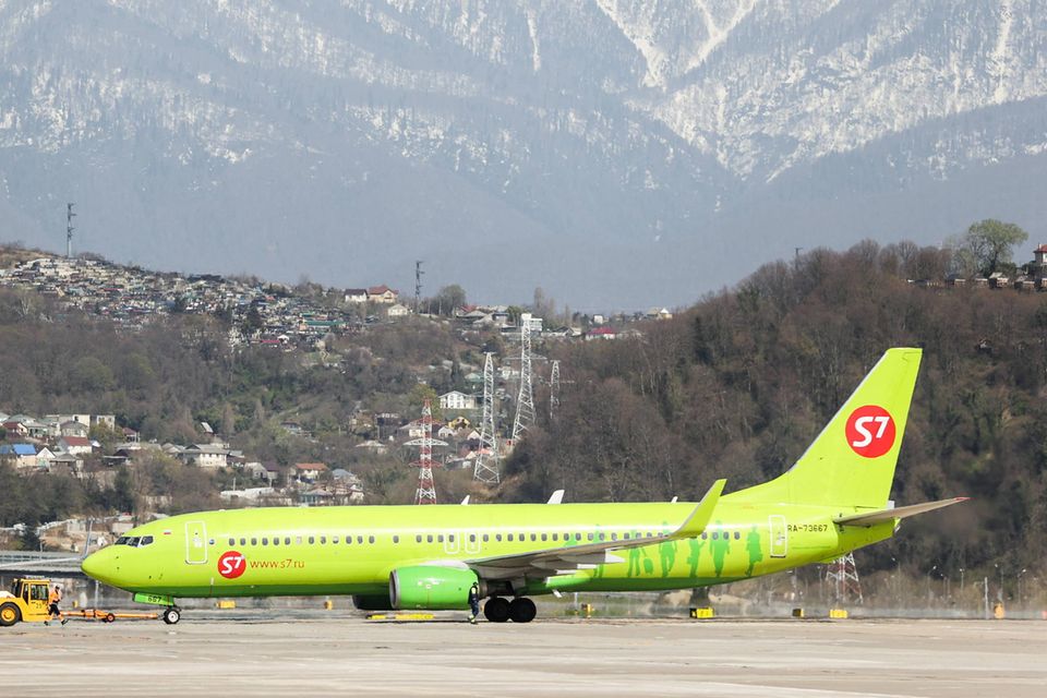 Eine Boeing 737-800 am neuen russischen Luftfahrt-Drehkreuz in Sotschi. Fast die Hälfte aller russischen Flugzeuge sind geleast