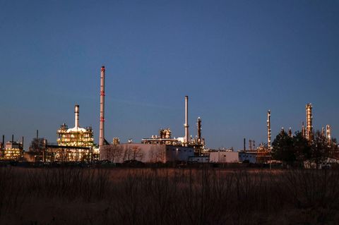 Die PCK-Raffinerie in Schwedt. Über die Pipeline wird die PCK Raffinerie mit Rohöl von Rosneft aus Russland versorgt