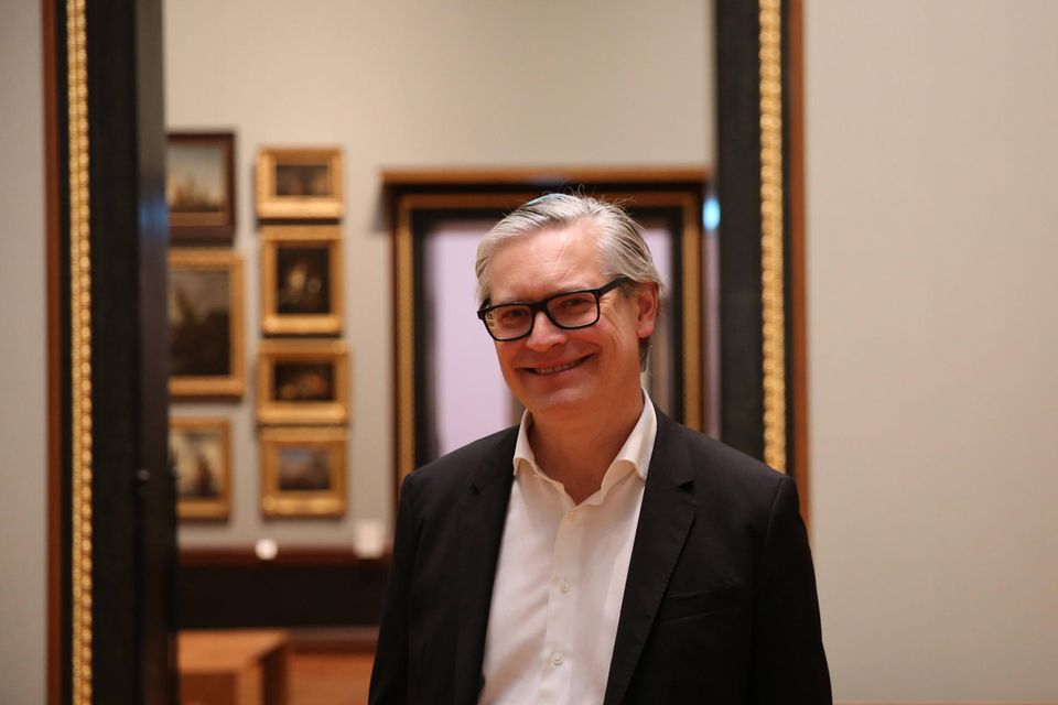 Jeder zweite der zehn reichsten Deutschen hat im Vergleich zum Vorjahr Vermögen eingebüßt. Zu ihnen zählte laut „Forbes“ Alexander Otto. Der Anteilseigner der von seinem Vater gegründeten Otto Group und CEO des Einkaufszentrum-Betreibers ECE Group fiel demnach von 11,8 auf 10,9 Mrd. Dollar und von Rang 186 auf Platz 180. Im Deutschland-Ranking ging es zwei Plätze auf Rang zehn herab. Otto war zum Stichtag am 11. März 2022 mit 54 Jahren der jüngste der zehn reichsten Deutschen.