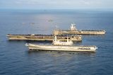 Paris demonstriert Stärke zur See mit dem Flugzeugträger FS Charles de Gaulle (oben), der mit dem amerikanischen USS Harry S. Truman und dem italienischen IST Cavour während einer Nato-Übung im März im Ionischen Meer kreuzt. Paris hat die Ukraine mit 567 Mio. Euro unterstützt, ein Großteil davon Finanzhilfen. Frankreich veröffentlicht keine Informationen über Waffenlieferungen. Laut einem Tweet von Verteidigungsministerin Florence Parley von Mitte April wurde Militärhilfe im Wert von 100 Mio. Euro geleistet. Seither kam eine Ankündigung von zehn Caesar-Artilleriehaubitzen im Wert von 55 Mio. Euro hinzu, die für ihre einfache Handhabung bekannt sind.