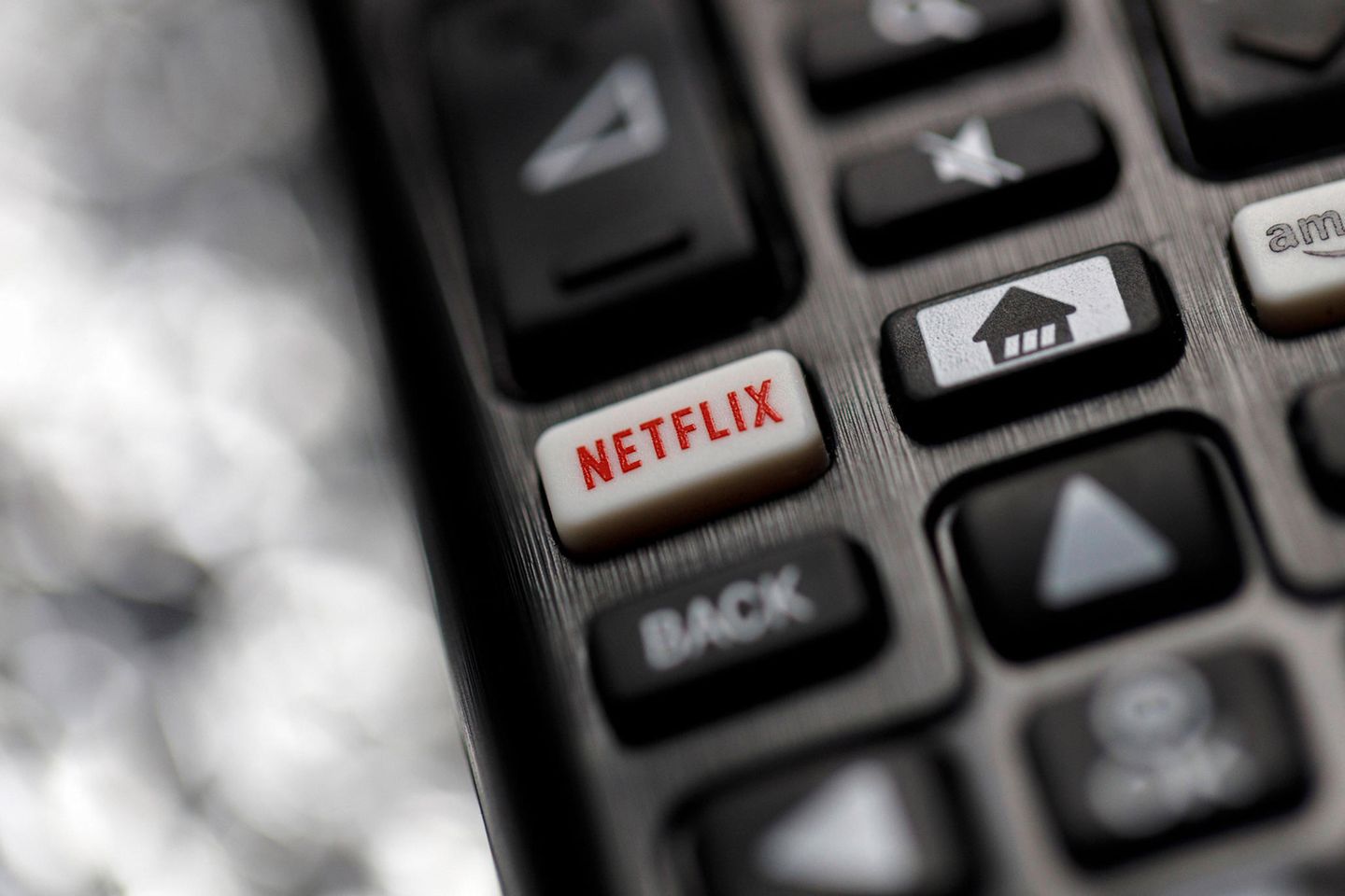 Ein Netflix-Button auf einer Fernbedienung